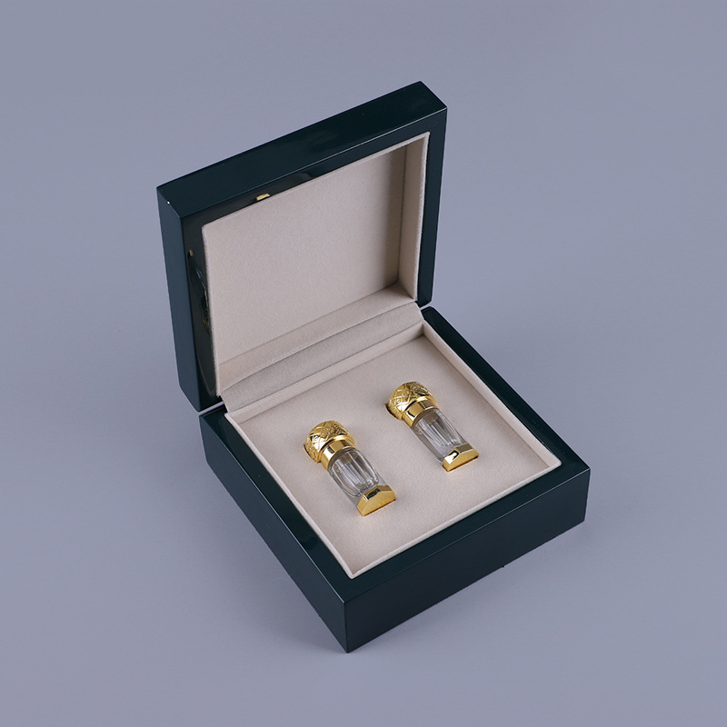 Factory direct sales, wholesale of small square gift boxes, high-end perfume, cosmetics and gift packaging boxes in stock Application Scenario