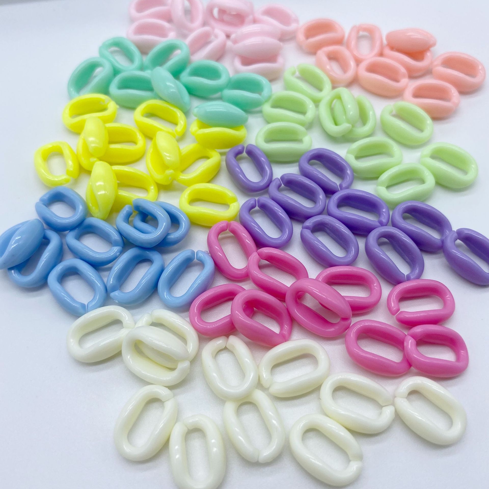 Factory direct sales of acrylic spring-colored chain buckles, versatile for making bag straps, diy for making headwear, hair strings and beads Item Picture