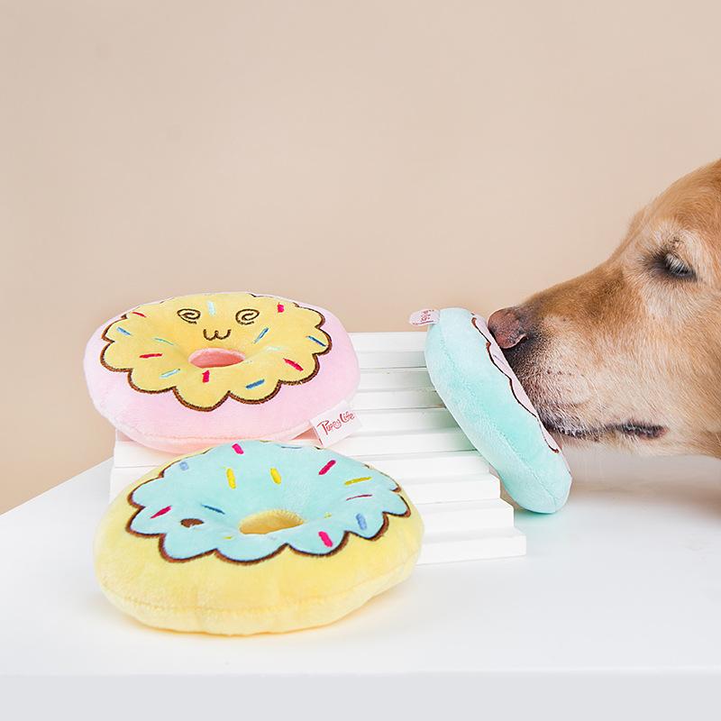 Spot wholesale pet supplies dog bite-resistant donuts interactive toy sound does not tear down the home teasing dog magic Application Scenario