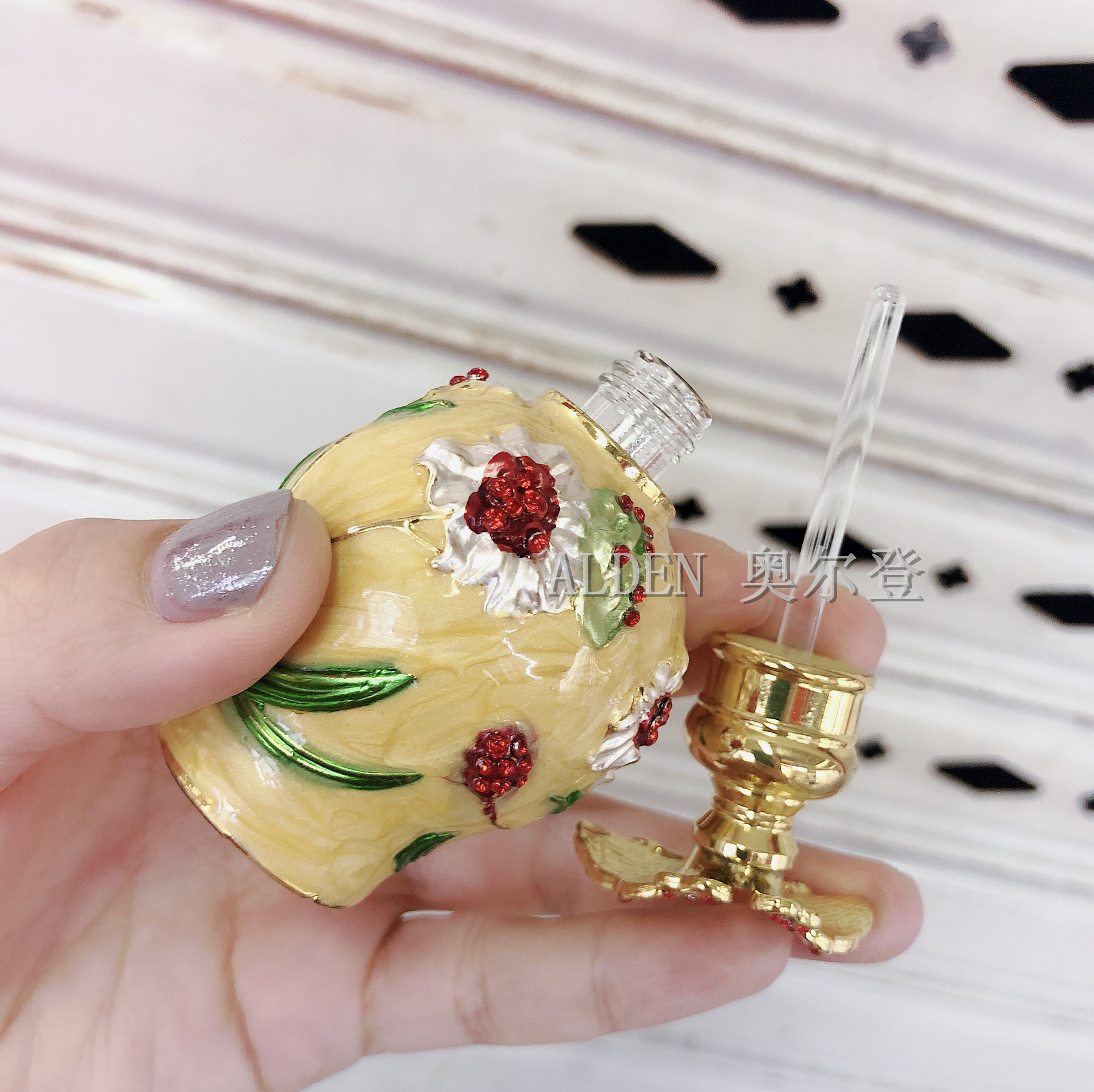 12ML Golden Butterfly Metal Perfume Essential Oil round bottle, multi-color tattoo colorant glass perfume bottle, direct sales in stock Item Picture