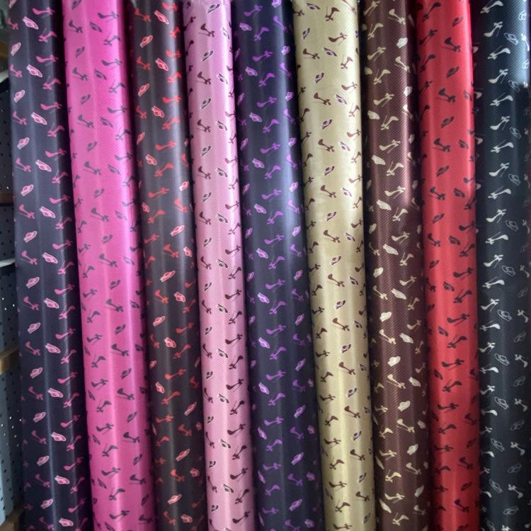 We have a large amount of color-printed, patterned and foamed fabric in stock. We are accepting wholesale of 100% polyester fabric and printed fabric for luggage