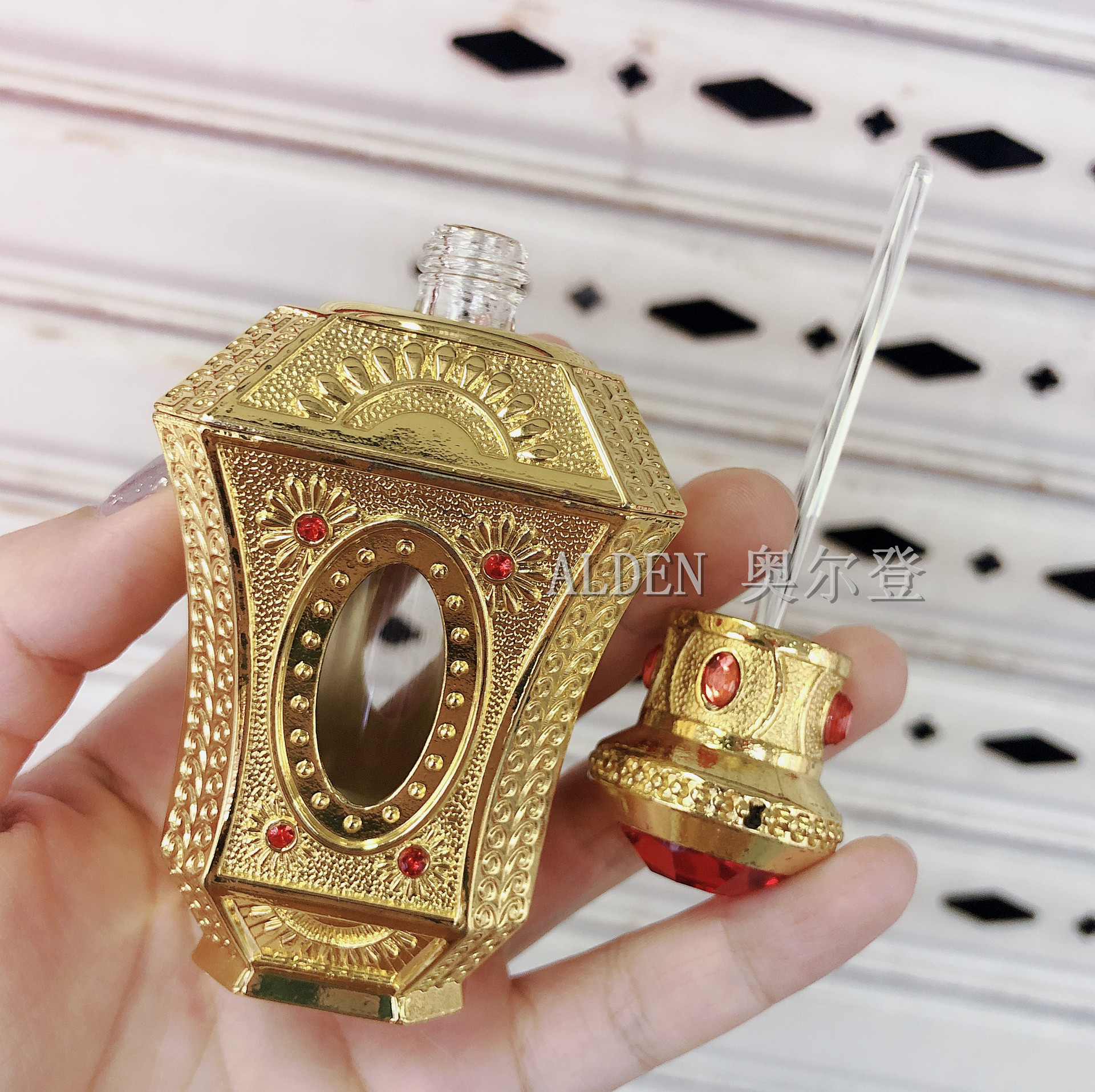Dubai Black Opium perfume, Arab-style metal essence bottle, Dubai essential oil bottle manufacturer custom-made empty bottles details Picture