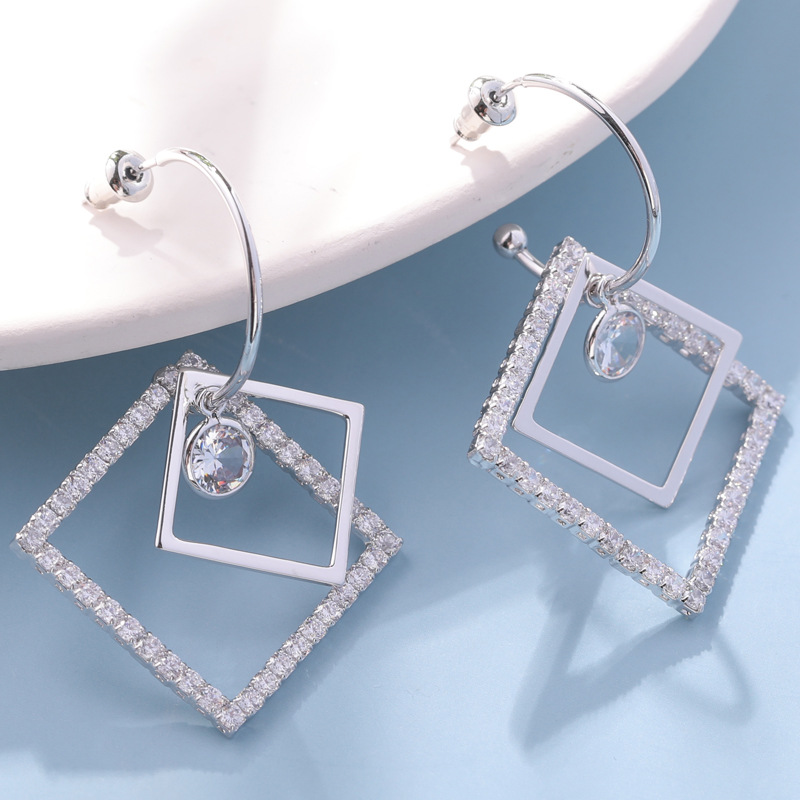 2020 new Korean version women's 925 sterling silver stud earrings, simple star earrings, diamond-encrusted earrings and pearl earrings are available for delivery Application Scenario