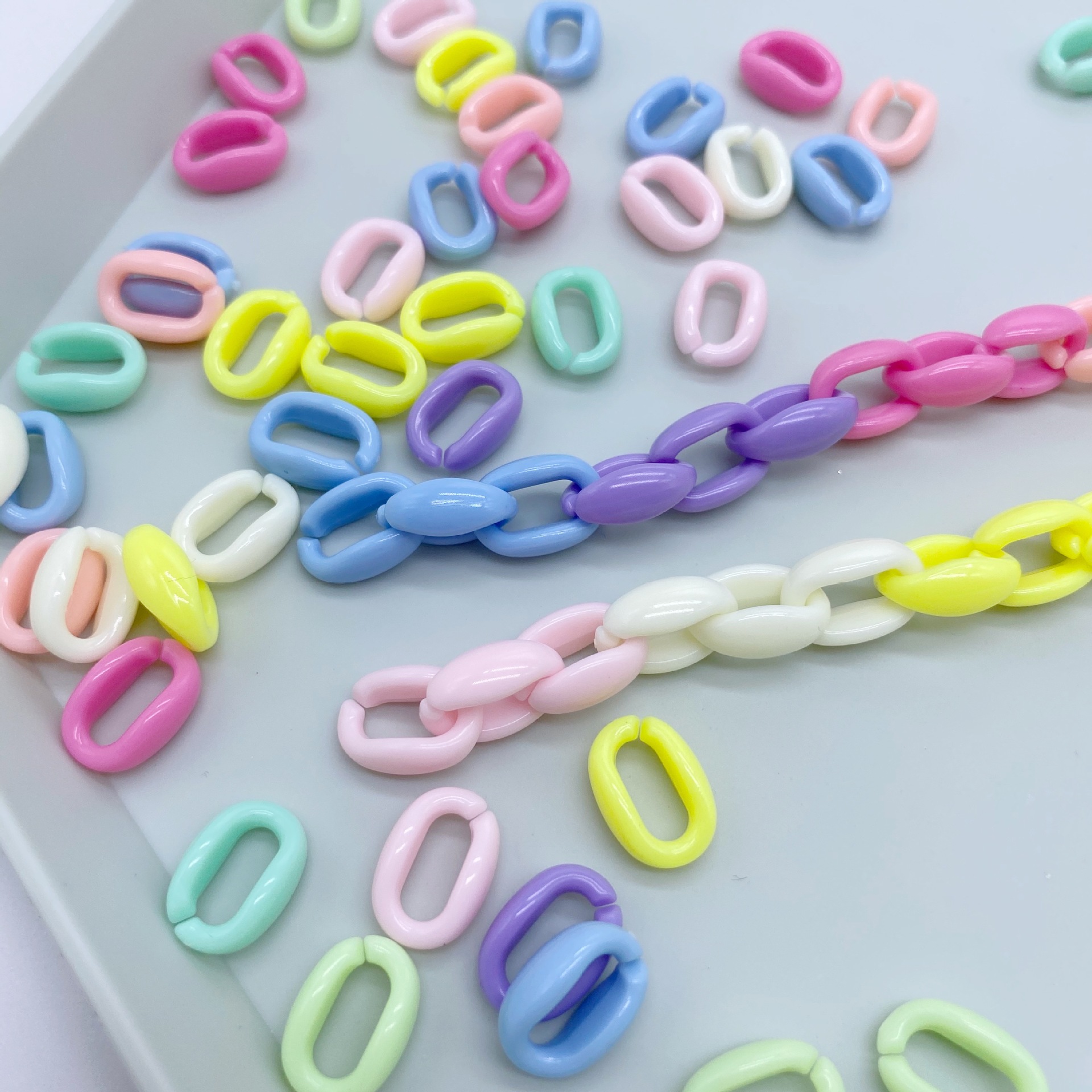 Factory direct sales of acrylic spring-colored chain buckles, versatile for making bag straps, diy for making headwear, hair strings and beads Specification image