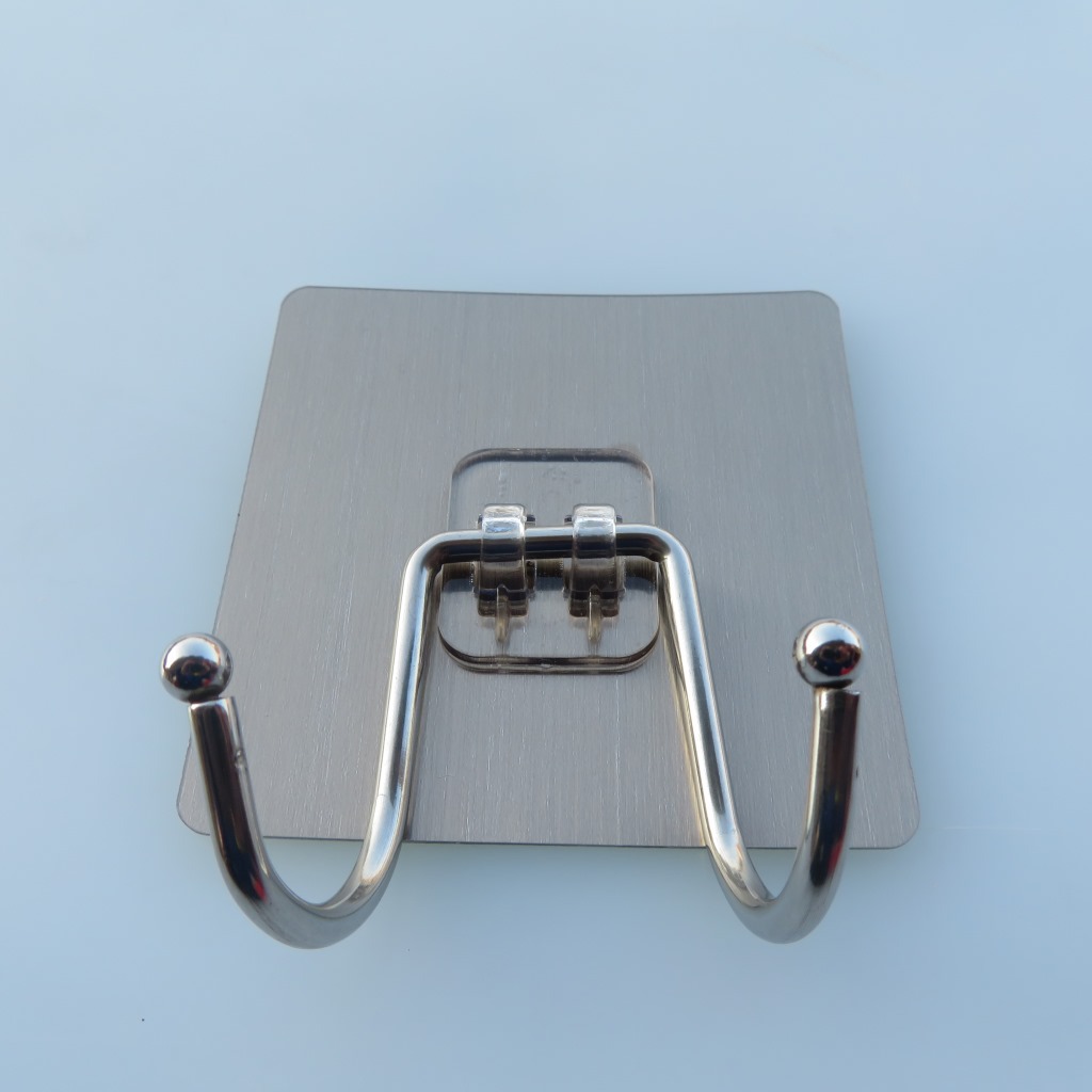Factory direct sales of seamless, strong, non-drilling stainless steel double hooks, row hooks, large metal hooks, durable bathroom hooks details Picture