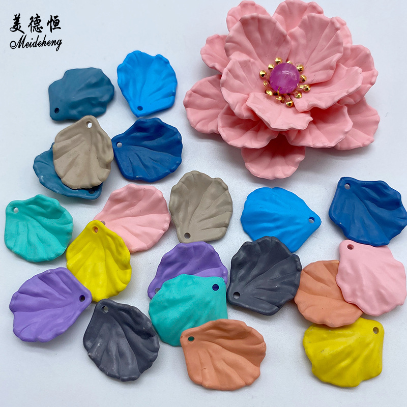 Acrylic hanging hole, spray-painted cabbage leaf, handcrafted earrings and hairpins, diy summer color series, matte touch leaf details Picture