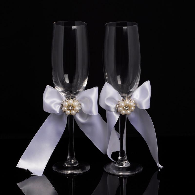 Wedding products: Western-style creative wedding flower basket rings, pillowcase set, sign-in book, sign-in pen, wine glass, knife and spatula, 6-piece set of wedding supplies Application Scenario