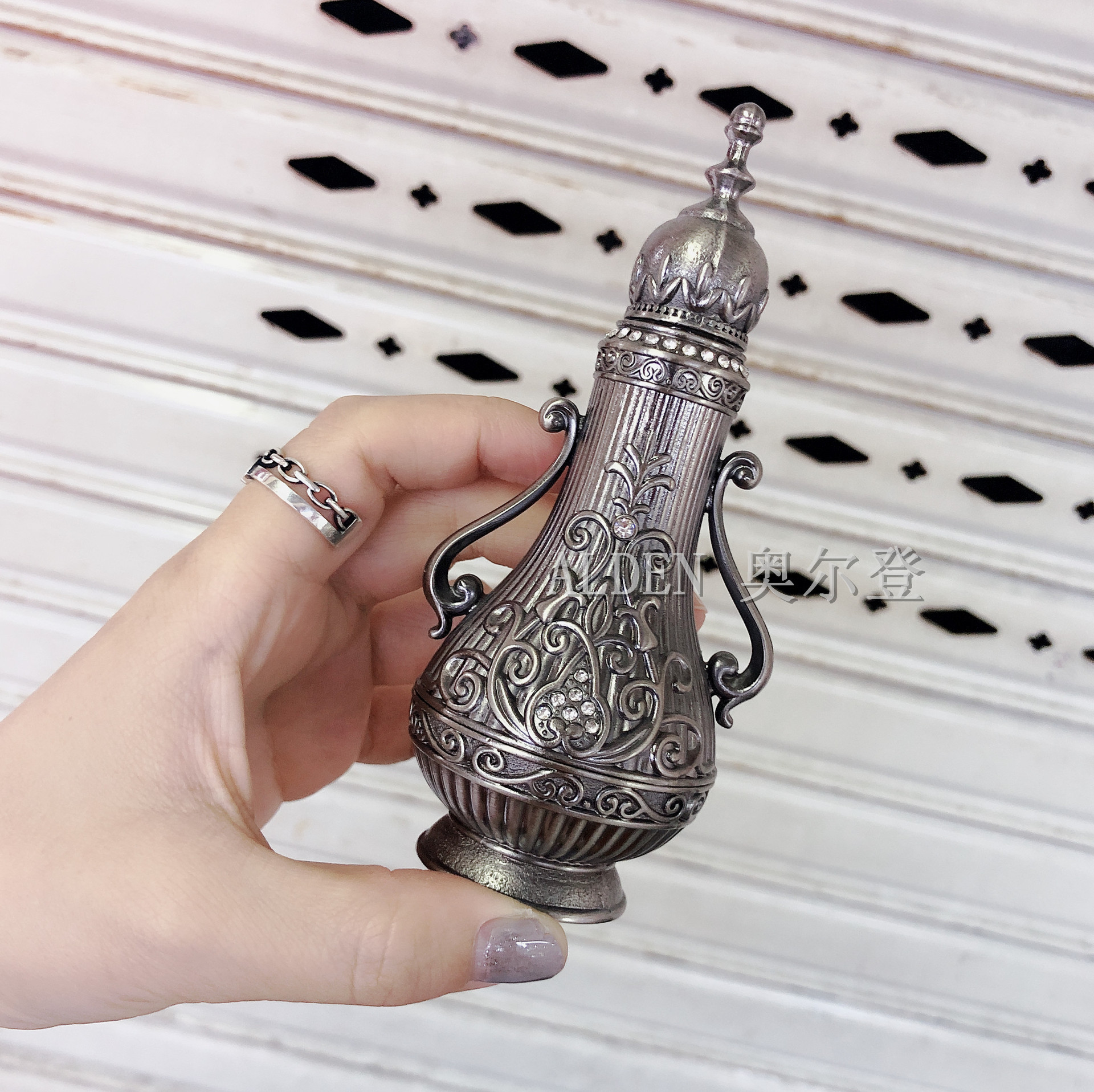 Factory direct sales, in stock, colors can be customized, the same style as Dubai, bronze-colored perfume bottles, essential oil bottles, and empty cosmetic bottles Specification image