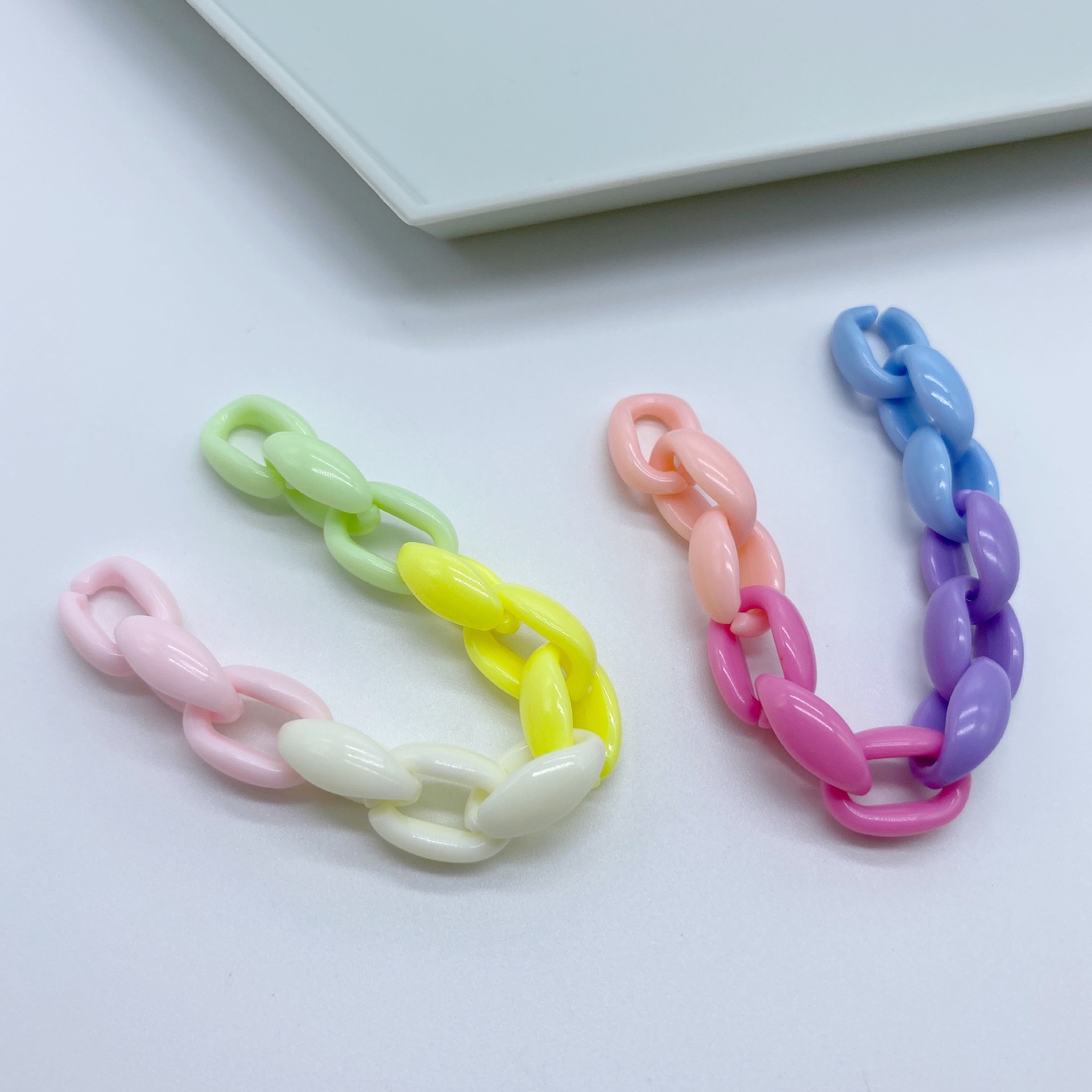 Factory direct sales of acrylic spring-colored chain buckles, versatile for making bag straps, diy for making headwear, hair strings and beads details Picture