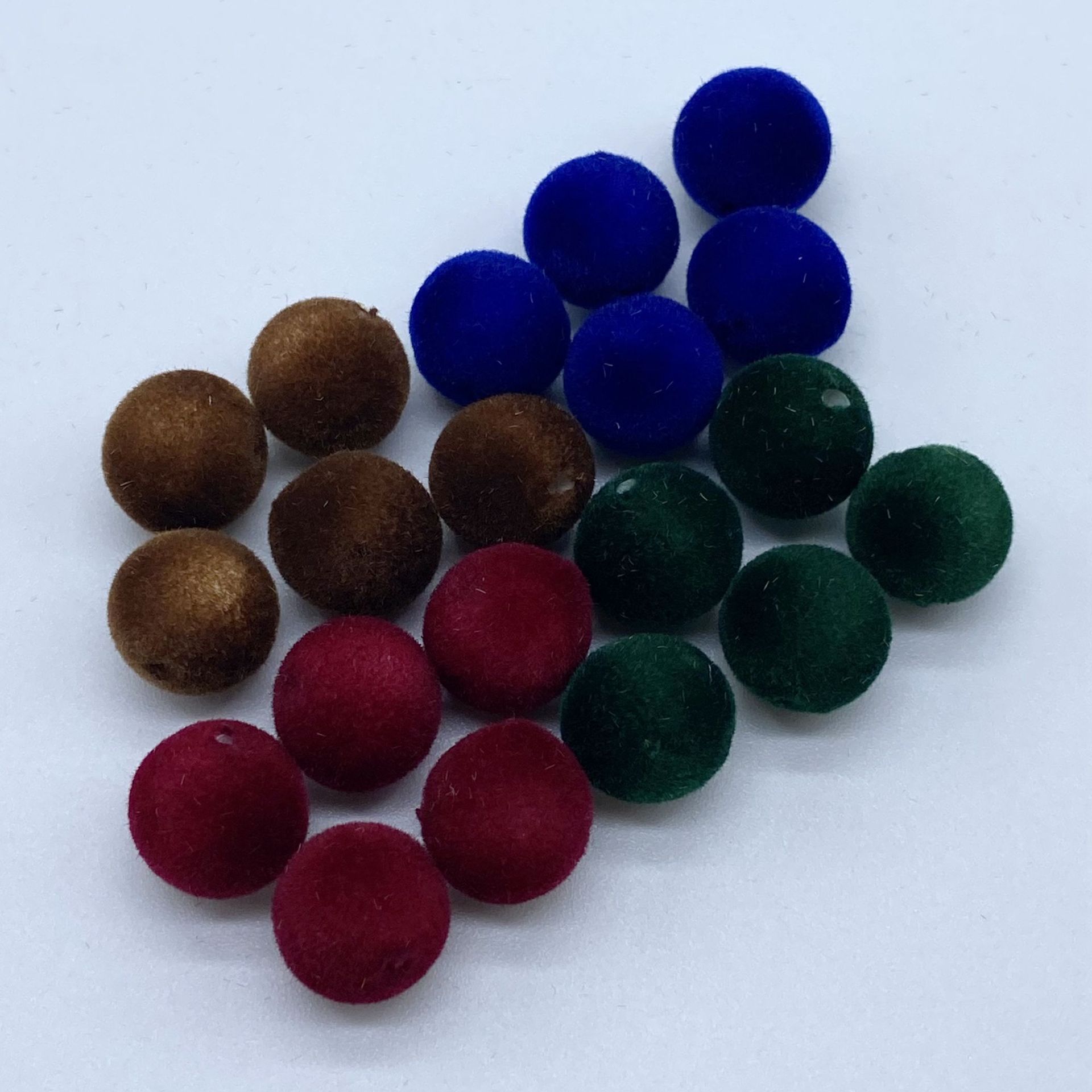 Factory direct sales of acrylic through-hole flocked round beads for diy matching and making earrings, bags, accessories and beading materials details Picture