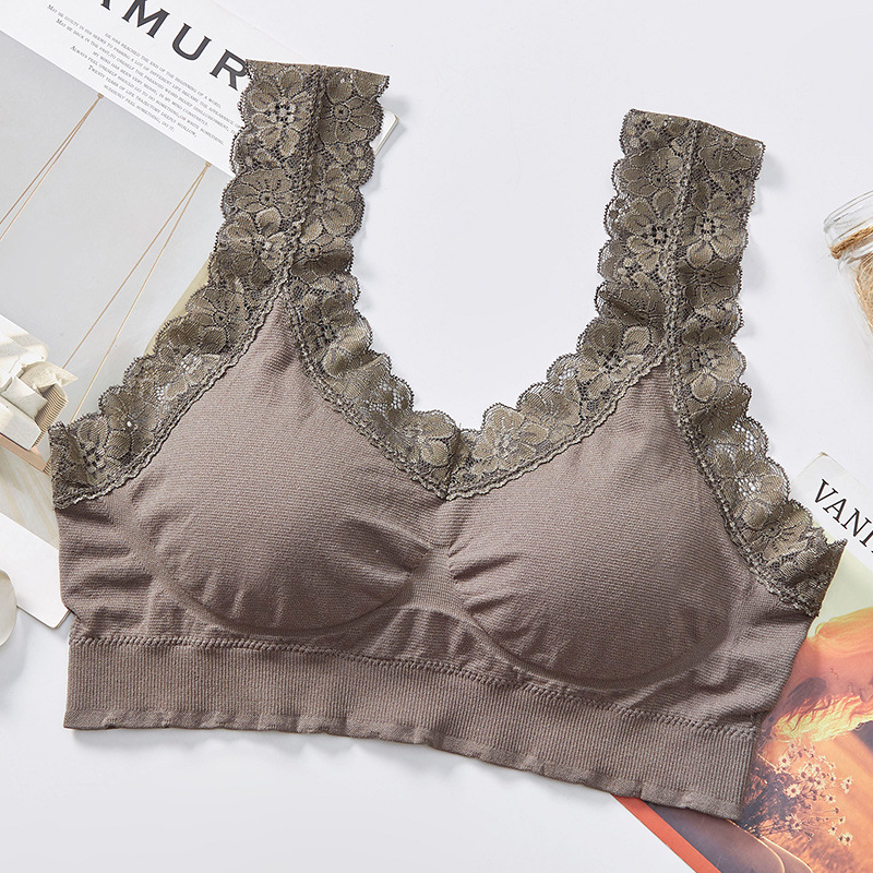 The popular lace queen with wide shoulder straps, pure cotton lining, beautiful back wrap around the chest, no steel rings to prevent exposure, sporty yoga strapless undefined