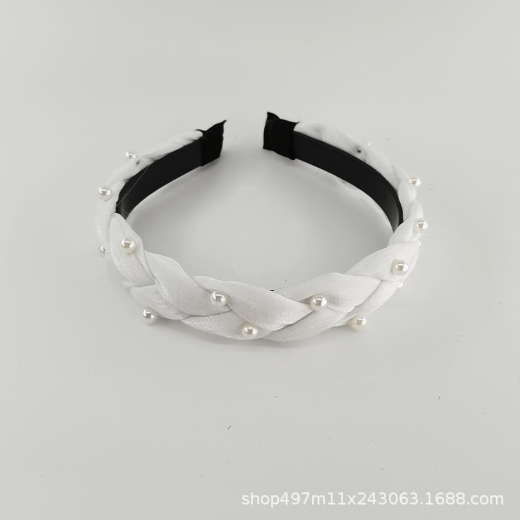 New Crystal Section Hand Braided Braid Head Hoop Fashion Simple Temperament Reed Manufacturers Direct Korean Nail Pearl Application Scenario