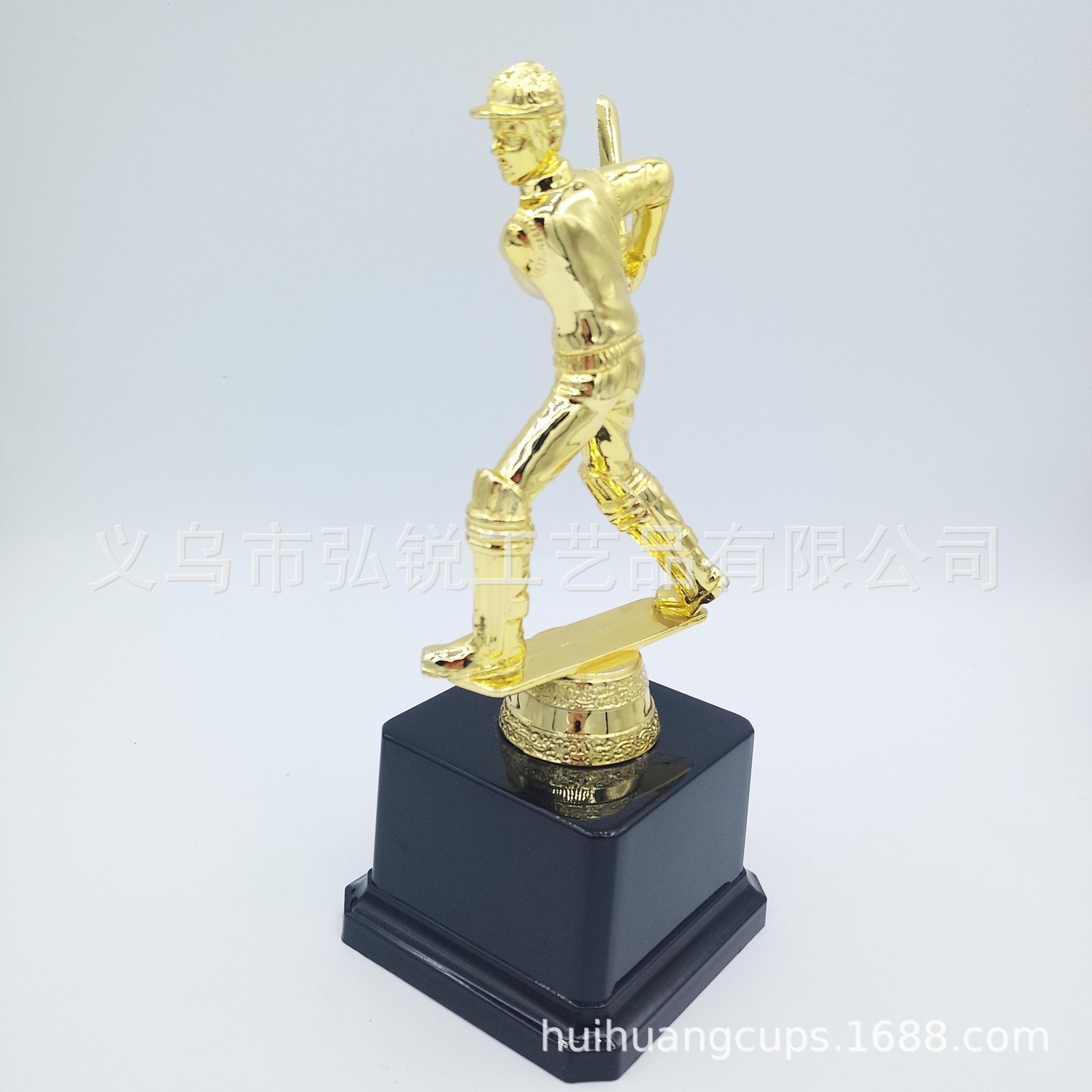 The prizes and rewards for the 2020 baseball organization competition are gold-plated plastic trophies with customizable logos Specification image