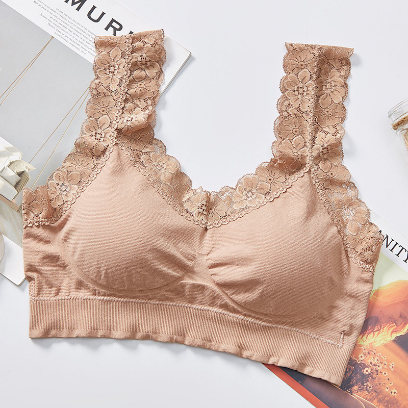 The popular lace queen with wide shoulder straps, pure cotton lining, beautiful back wrap around the chest, no steel rings to prevent exposure, sporty yoga strapless undefined