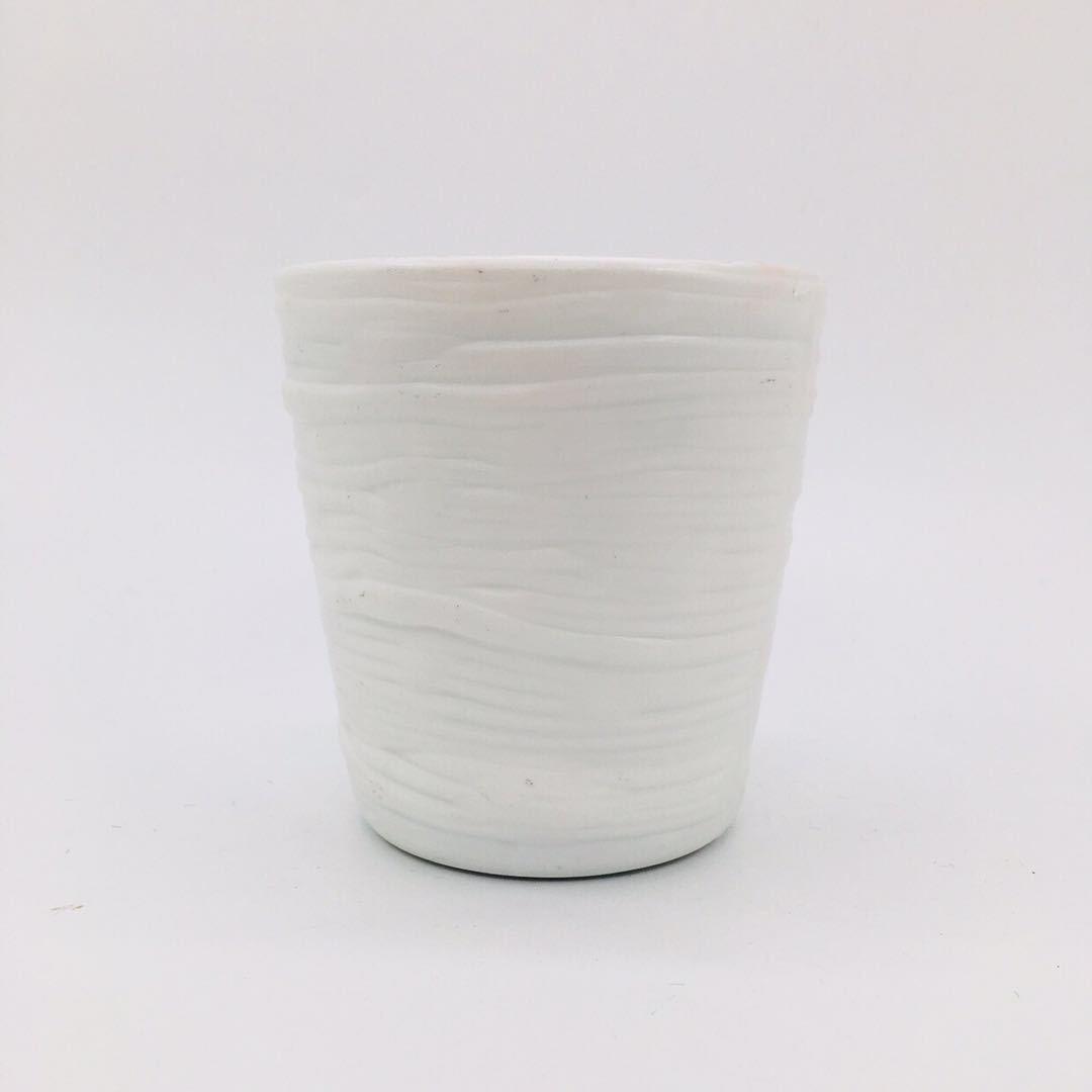 The manufacturer supplies green plant simulation flowerpots with faux bark patterns, plastic weighted flowerpots with foam