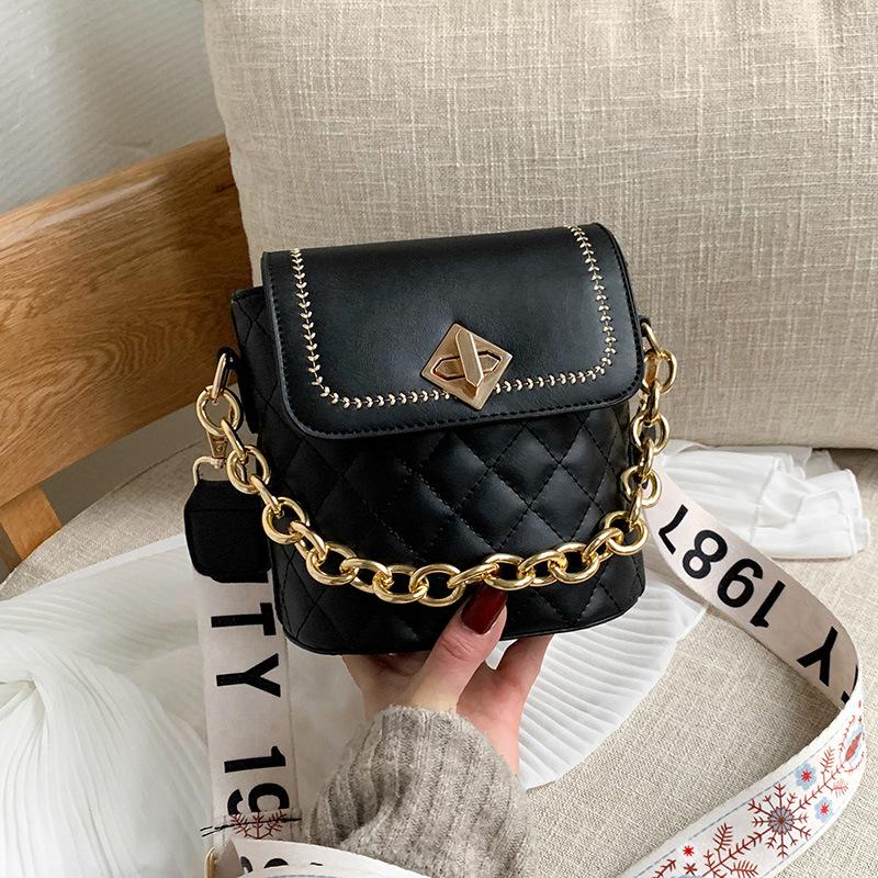 Factory direct sales of new fashionable bags, girls' student bags, women's handbags, high-end premium products, new quality street stall bags Application Scenario