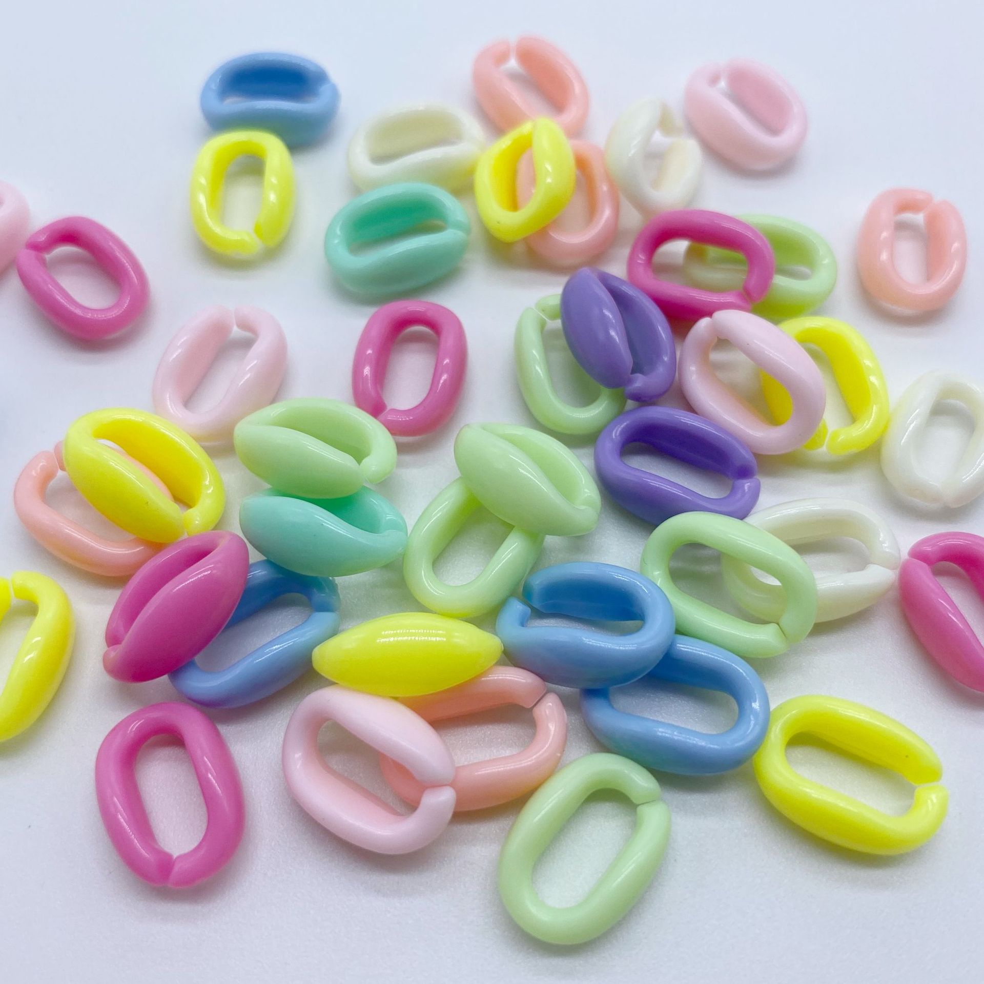 Factory direct sales of acrylic spring-colored chain buckles, versatile for making bag straps, diy for making headwear, hair strings and beads