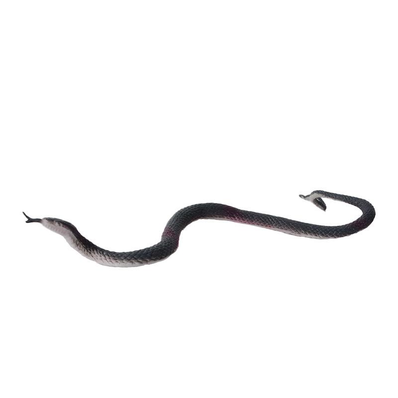 Halloween prank props, rubber simulation snakes, are selling well at street stalls in scenic spots. Scary snakes, prank simulation cobras Specification image
