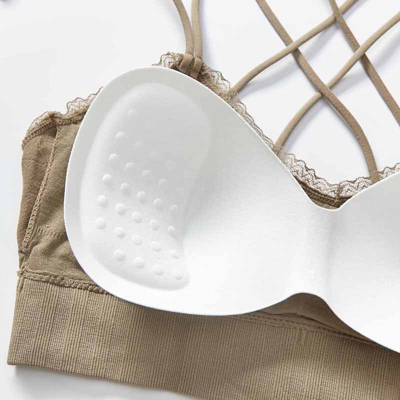 New non-mainstream color lace beauty back spaghetti-strap strapless bra for women without steel rings, with chest pads and thin shoulder straps Application Scenario