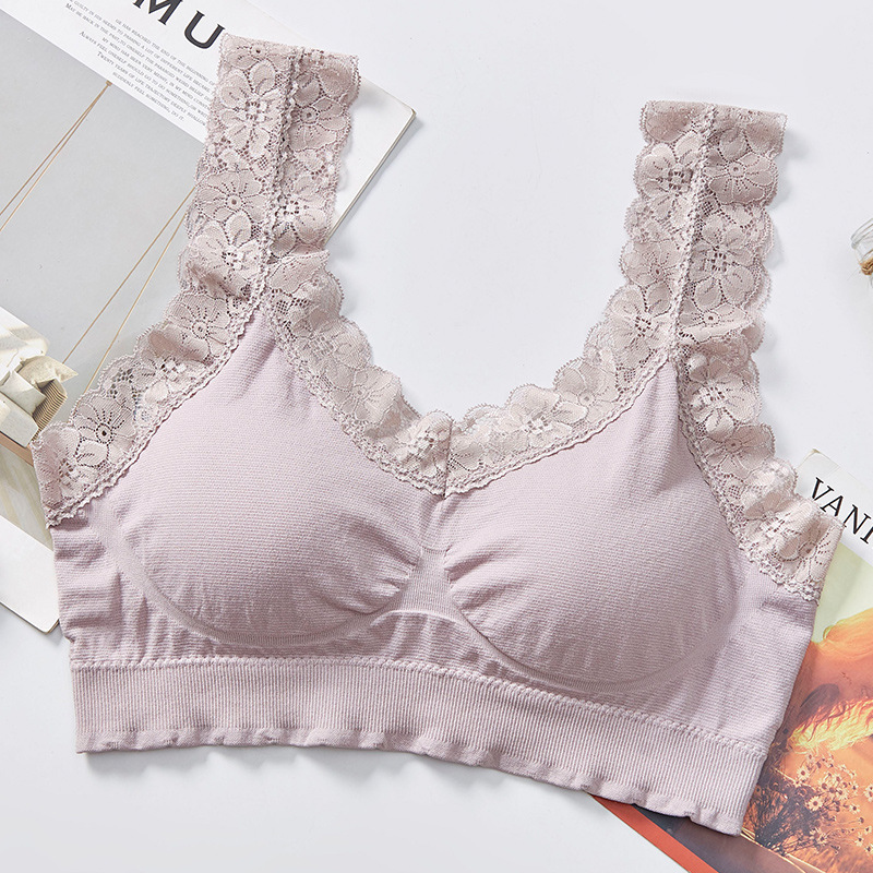 The popular lace queen with wide shoulder straps, pure cotton lining, beautiful back wrap around the chest, no steel rings to prevent exposure, sporty yoga strapless undefined
