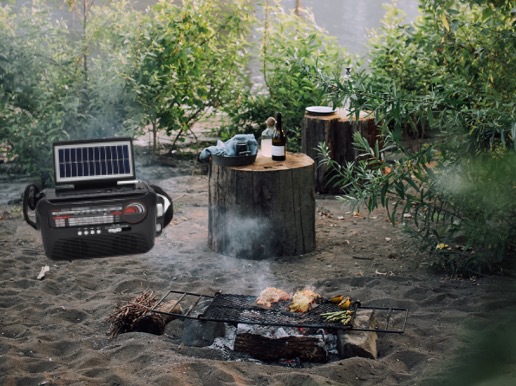 FM vintage radio, card-inserting multi-functional solar radio, MP3 player with flashlight, customized for export Item Picture