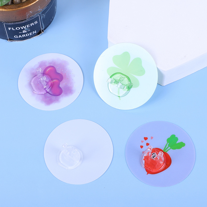 The 6.5-centimeter removable rubber toothbrush holder, with a creative pattern, will not deform or leave marks after being washed and reused repeatedly Application Scenario