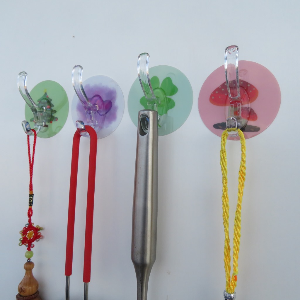 The scratch-free, strong 6.5 cm removable adhesive pattern coat hook is washable and reusable without deformation. The hook is sticky Specification drawing