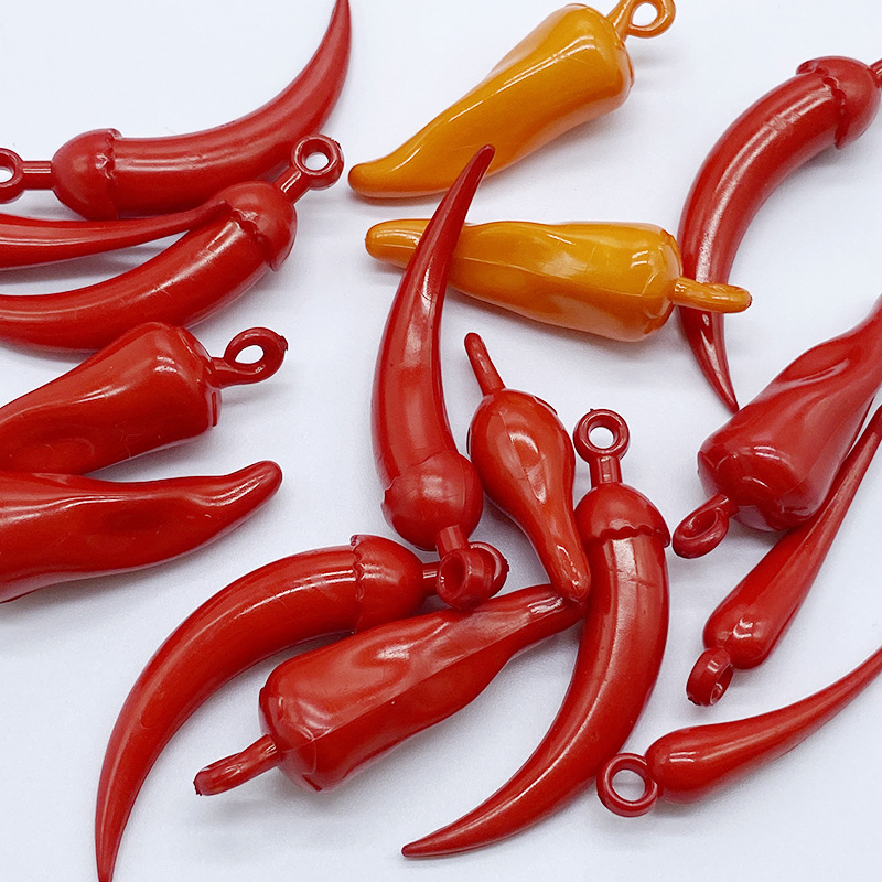 This is a diy beaded material of the same style as the popular acrylic hanging hole small chili pepper hundred-piece. The red color is used to make earrings Specification image