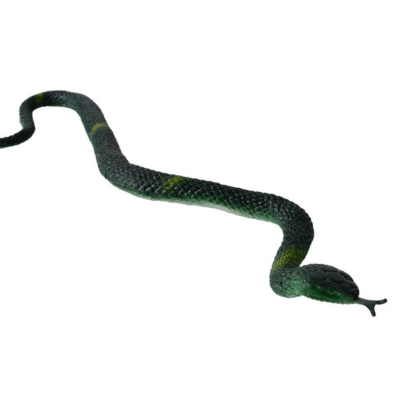 Halloween prank props, rubber simulation snakes, are selling well at street stalls in scenic spots. Scary snakes, prank simulation cobras Application Scenario