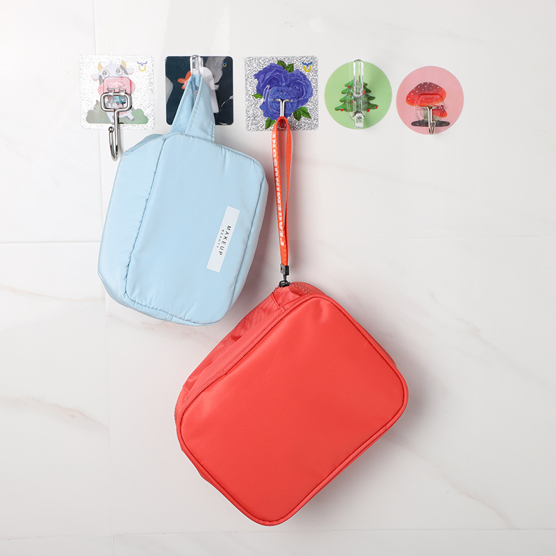 New color card-mounted traceless hook, dust-proof, supermarket and e-commerce no-nail traceless adhesive hook, factory direct sales, high-end packaging hook Application Scenario