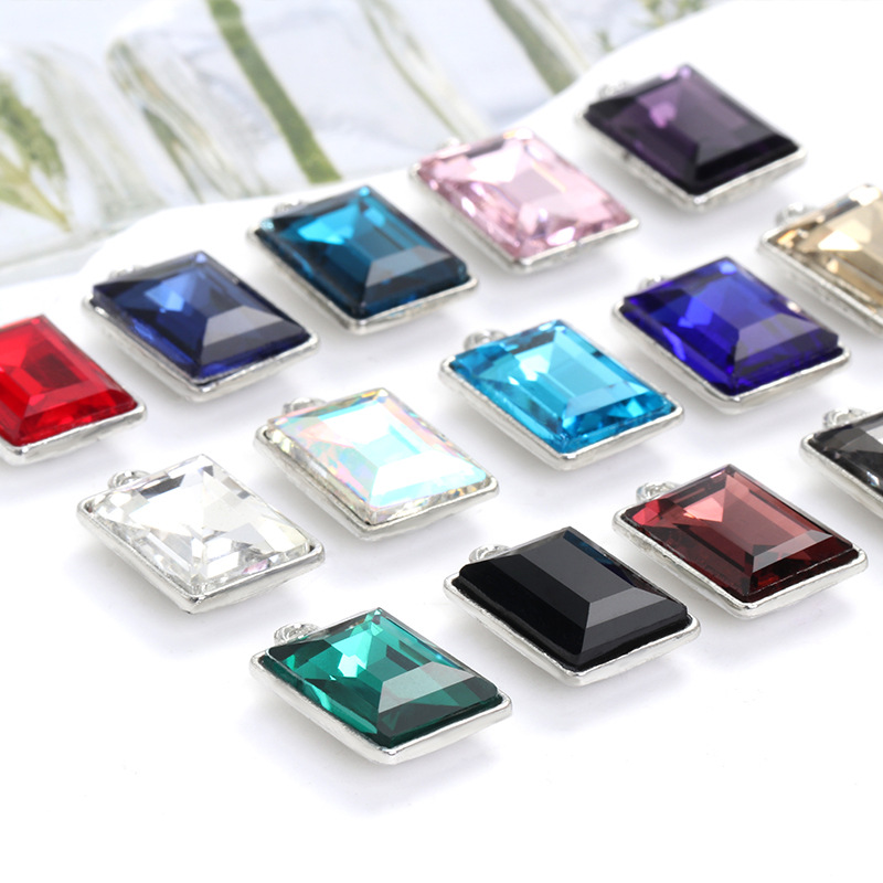 Factory wholesale rectangular glass single hanging diy jewelry accessories, clothing accessories, rectangular right-angle glass pendants Application Scenario