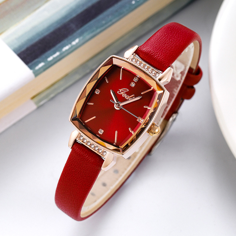 The new GEDI watch for women is simple and elegant, with a small and thin leather strap and a cube sugar design, creating a retro student trend Item Picture