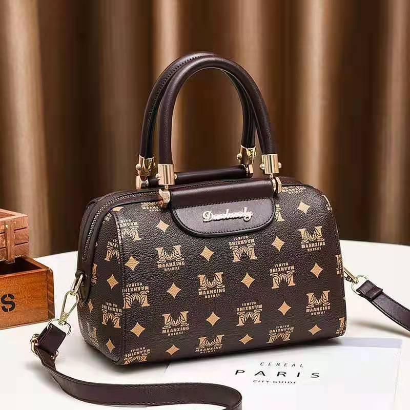 This large-capacity women's bag, a Korean-style portable single-shoulder bag for women, is fashionable and trendy undefined