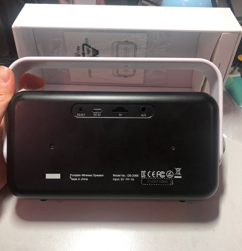 Black home-use button car smart outdoor digital portable Bluetooth speaker, portable audio system Application Scenario