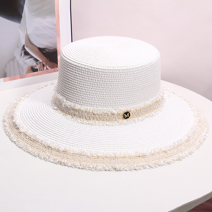 Spring and Summer new French Hepburn socialite Chanel-style flat-topped straw hat for women, British retro sun hat and sun protection top hat