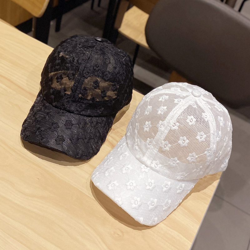 The new Korean-style summer lace flower baseball cap for women is fashionable, versatile and elegant. It also features a sunshade and perforated baseball cap