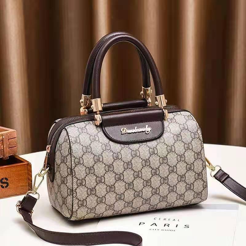 This large-capacity women's bag, a Korean-style portable single-shoulder bag for women, is fashionable and trendy undefined