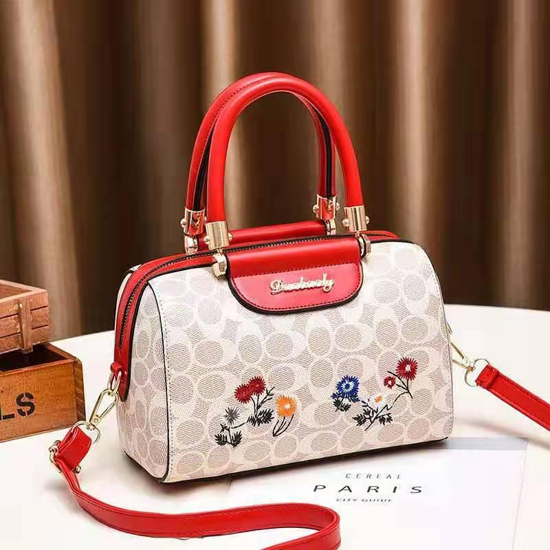 This large-capacity women's bag, a Korean-style portable single-shoulder bag for women, is fashionable and trendy undefined