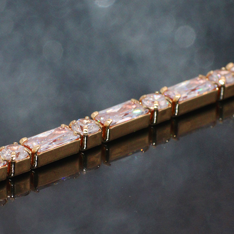 【 Rectangular & Round Bracelets for Women 】 Fancy and irregular-shaped claw chains studded with diamonds, handcrafted chain jewelry, clothing and accessories in stock Application Scenario