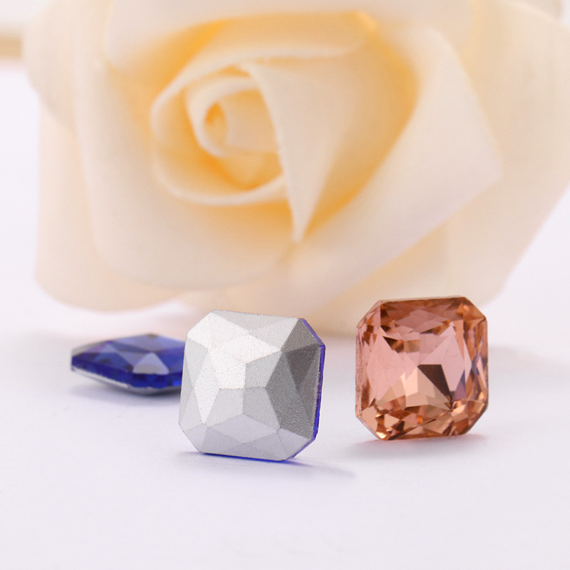 Factory wholesale of pointed-bottom crystal diamonds, diy phone cases, perfume seat stickers, diamond materials, square octagonal irregular water diamonds Application Scenario