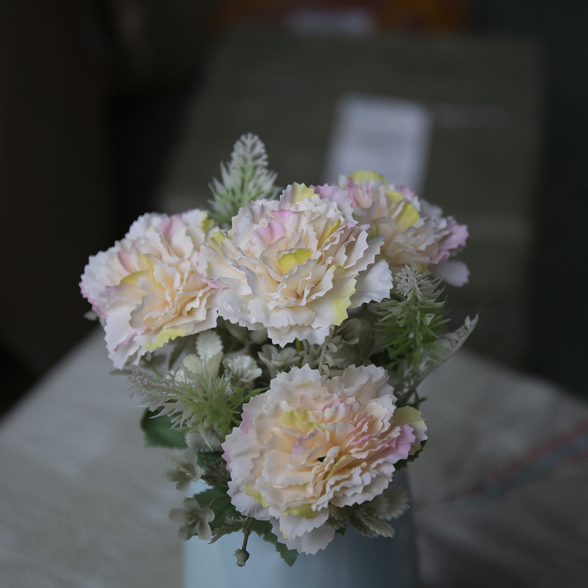 Simulated bouquets of flowers, carnations, lilacs, silk flowers, artificial flowers, wedding plants, water plants, home decoration, desktop ornaments undefined