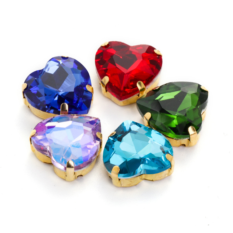 Factory wholesale of heart-shaped hand-sewn gold bottom claw diamonds, DIY wedding dress accessories, hand-sewn diamonds with holes, glass diamonds Item Picture