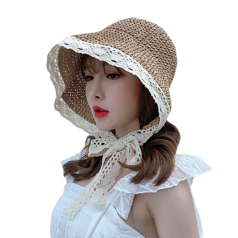 The popular straw hat girl Xia's lace lace-up beach hat is fresh and cute. It's a sun-protective and sunshade hat with straps for a seaside vacation Item Picture