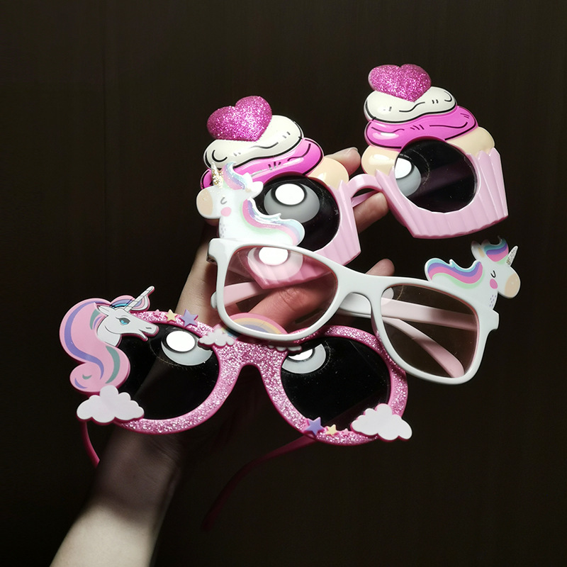 Big pineapple shark 3D funny glasses Unicorn children's glasses frame Concave shape cake rainbow children's glasses frame Application Scenario