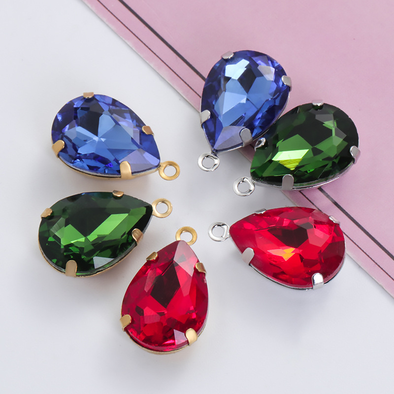 Factory wholesale of single-hanging water-drop glass claw drills for clothing, wedding dresses, shoes, accessories and DIY hand-sewn drills with holes Application Scenario