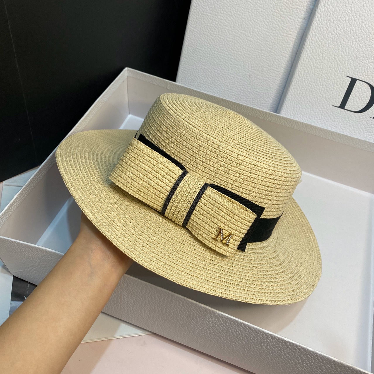 Japanese straw hat summer Dilraba style bow flat top sun hat, wide-brimmed sun hat for outings and sun protection Application Scenario