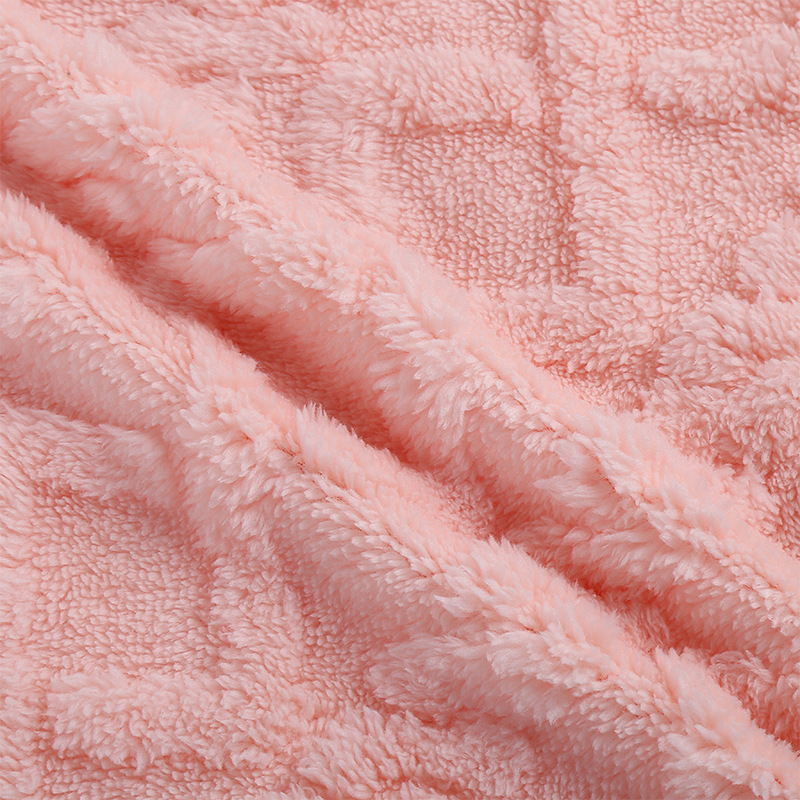 Wholesale of double-sided jacquard diamond-shaped velvet fabric, warp knitted polyester velvet fabric, double-sided comfort-cotton velvet home clothing and blanket fabric Application Scenario