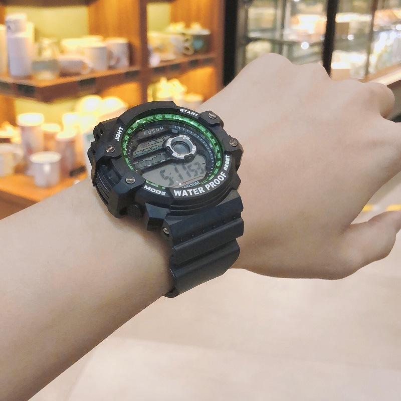 韩版学生手表 运动防水多功能电子表 男生个性游泳户外登山表爆款产品图