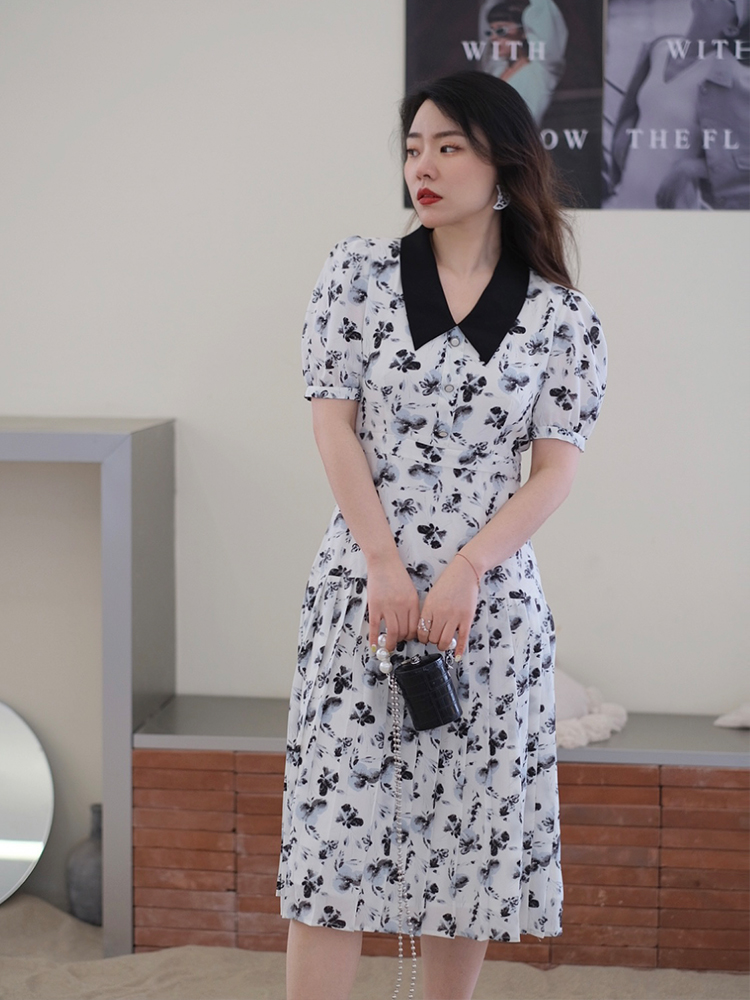 JML姜麦粒 法式复古百褶水墨连衣裙长款高腰碎花V领显瘦茶歇裙夏