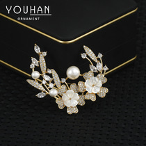 Gold plated zircon shell Petal Brooch Delicate light luxury anti-wear pearl corsage banquet suit pin